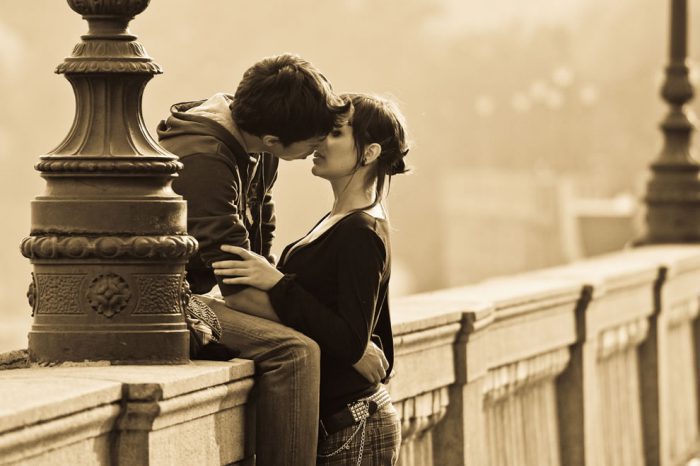 12944 Just a kiss All you need is love Straipsniai.lt