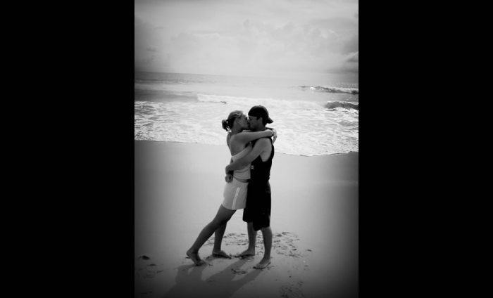 12954 Kissing on Surin Beach Phuket Thailand Straipsniai.lt
