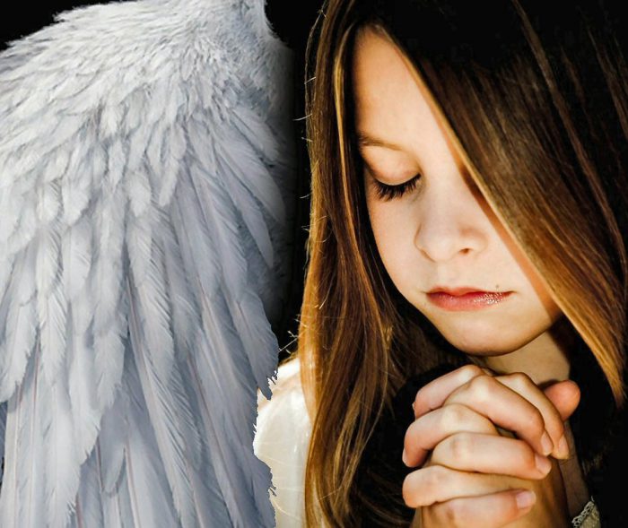 13027 Little Angel girl Praying by Fortunia DEV Straipsniai.lt
