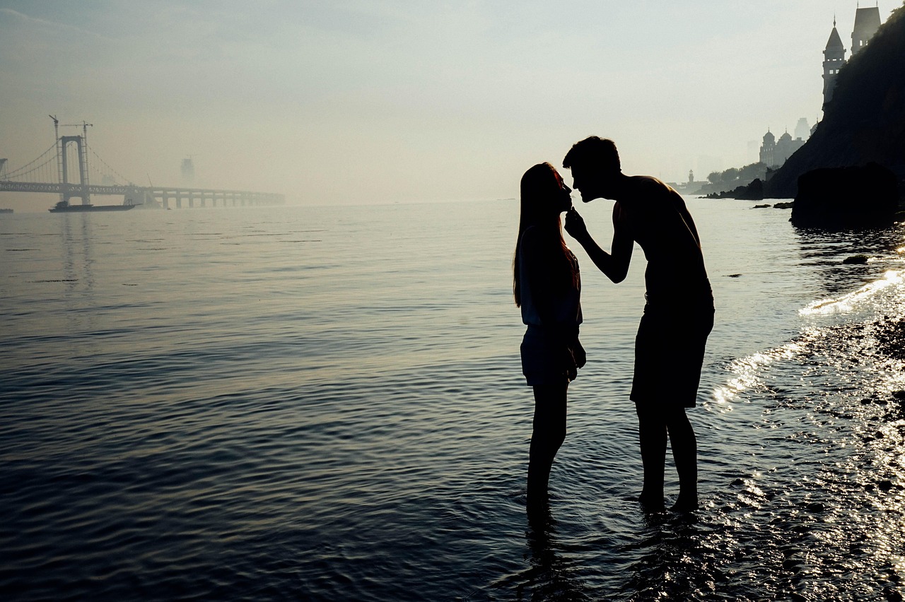 couple, silhouette, kiss