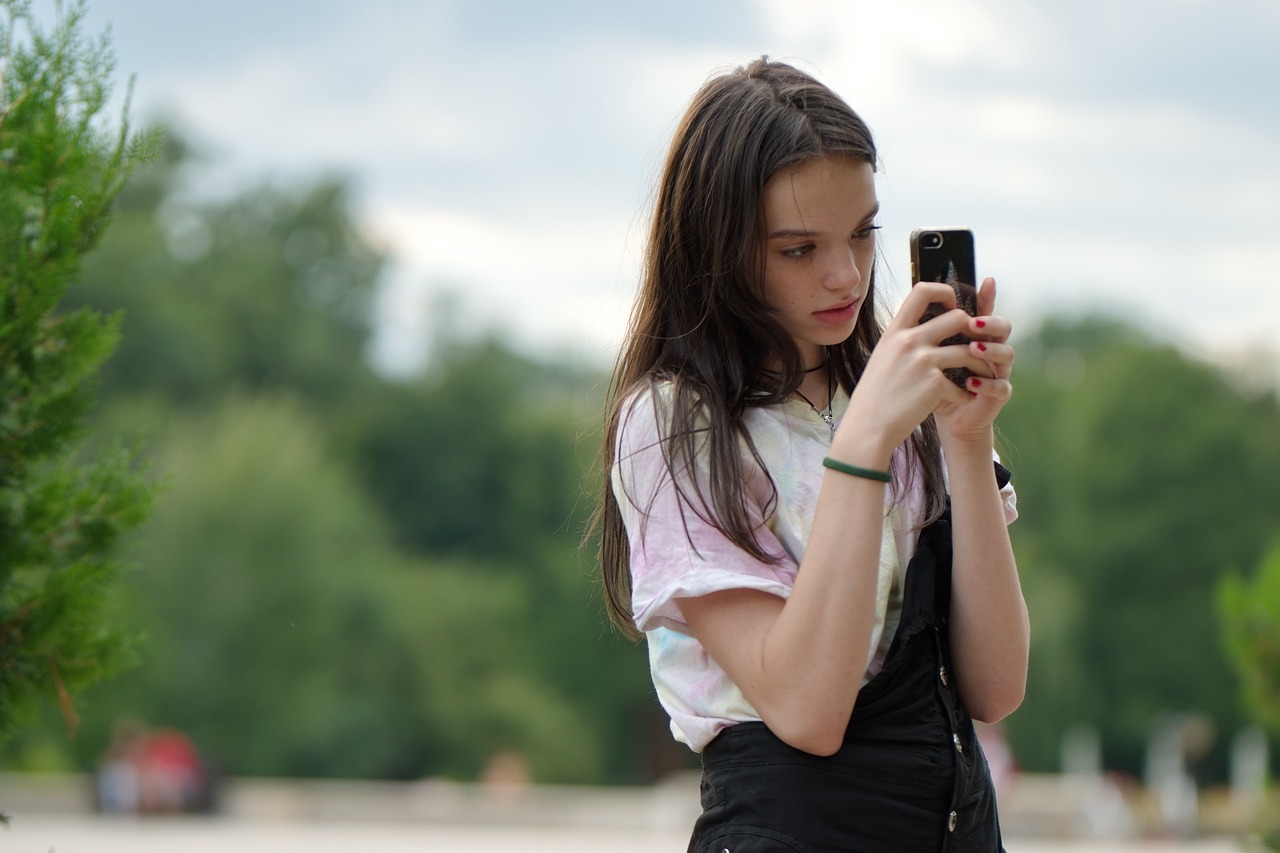 girl, taking photos, smartphone