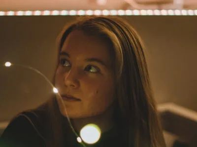 „Gyvybės šviesa“: mokslininkai atrado, kad visi gyvi organizmai skleidžia silpną šviesą