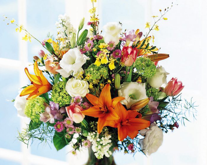 8214 Daylight Bouquet Lilies Tulips Roses Orchids Freesia Straipsniai.lt