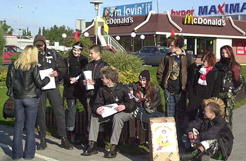 8581 Klaipedos jaunimas piketavo pries McDonalds Straipsniai.lt