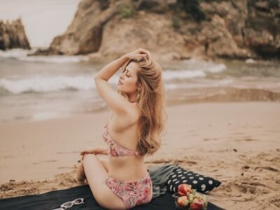 woman wearing bikini fronting on beach