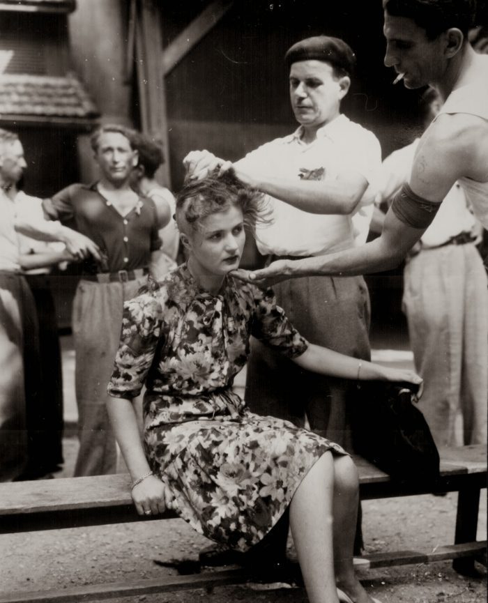 A French woman has her head shaved by civilians as a penalty for having consorted with German troops 1944 Straipsniai.lt
