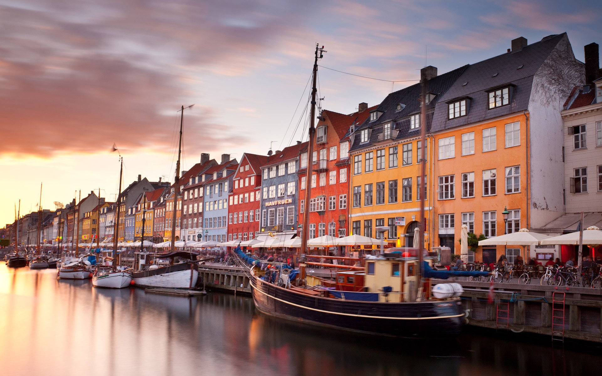 Colorful homes line Nyhavn Canal in Copenhagen Denmark Straipsniai.lt