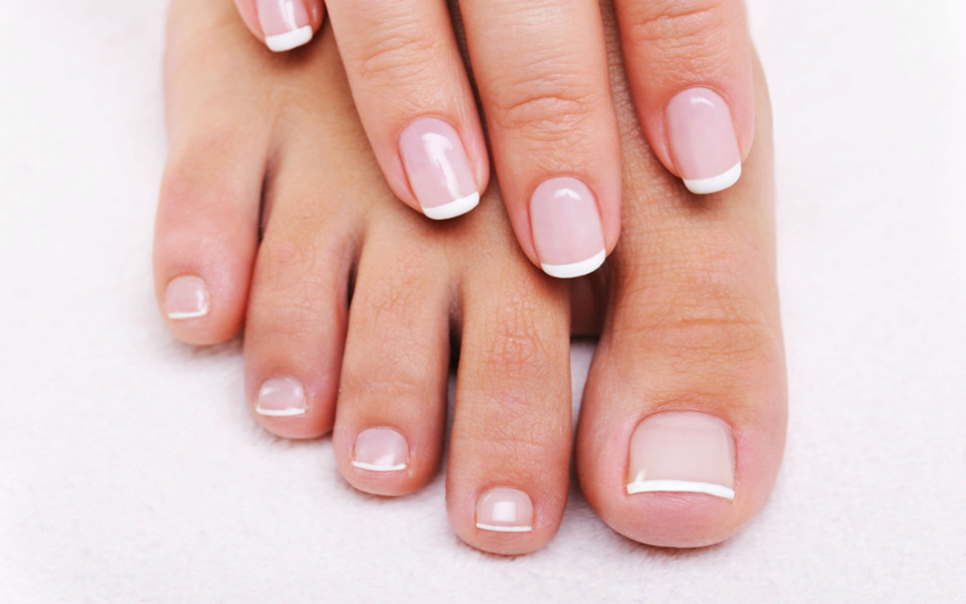 French Manicure and Pedicure Straipsniai.lt