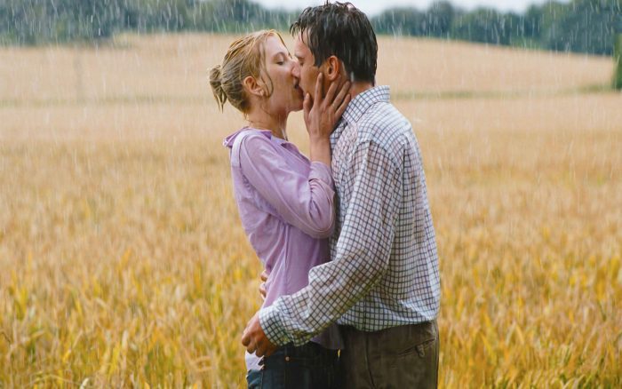 Lip kiss of love couple in rain Straipsniai.lt