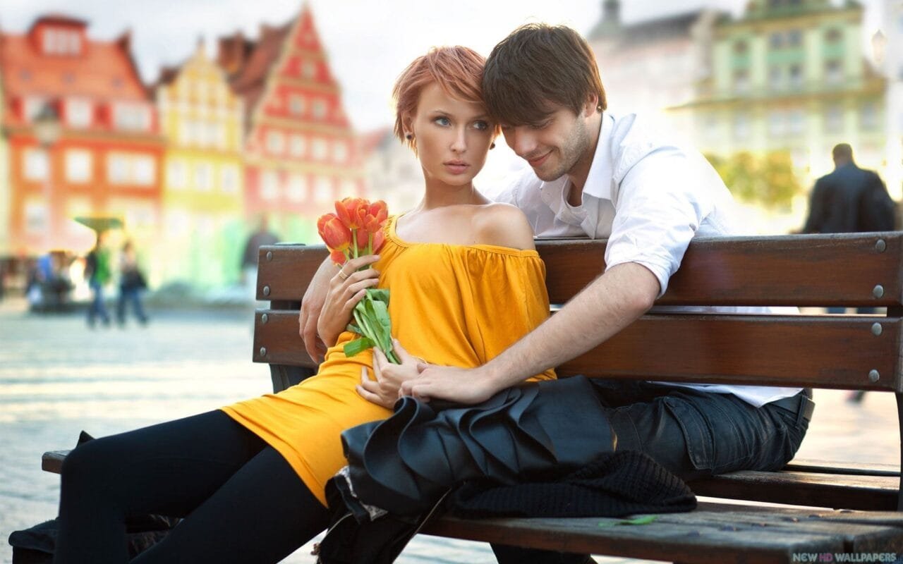 Love Couple on the Bench wide Straipsniai.lt