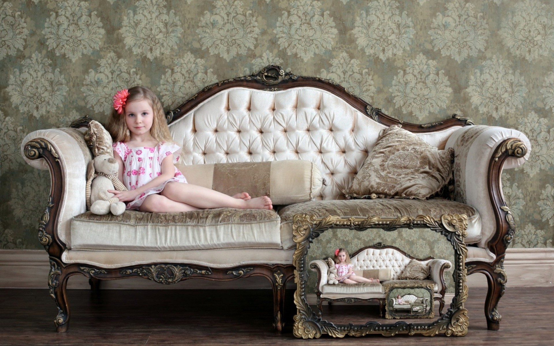 Stylish princess cute fairy girl on sofa set Straipsniai.lt