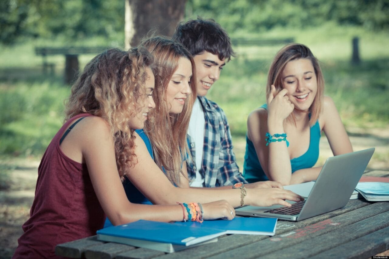 TEENS ON COMPUTER Straipsniai.lt