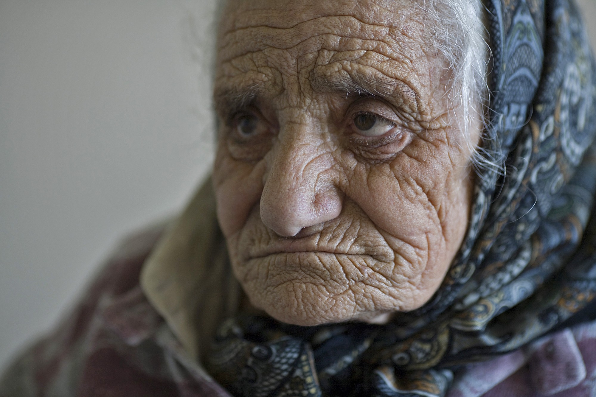 Wrinkled face old lady woman female lines of life powerful face Straipsniai.lt