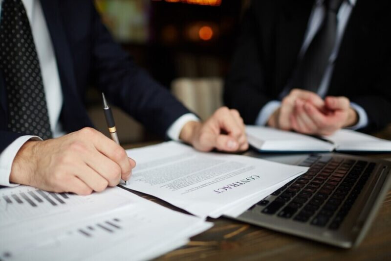 businessman-reading-contract-closeup_1098-14742