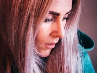 women wearing green hoodie close-up photography