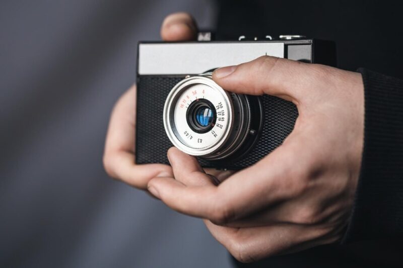 closeup-film-retro-camera-male-hands_169016-26601