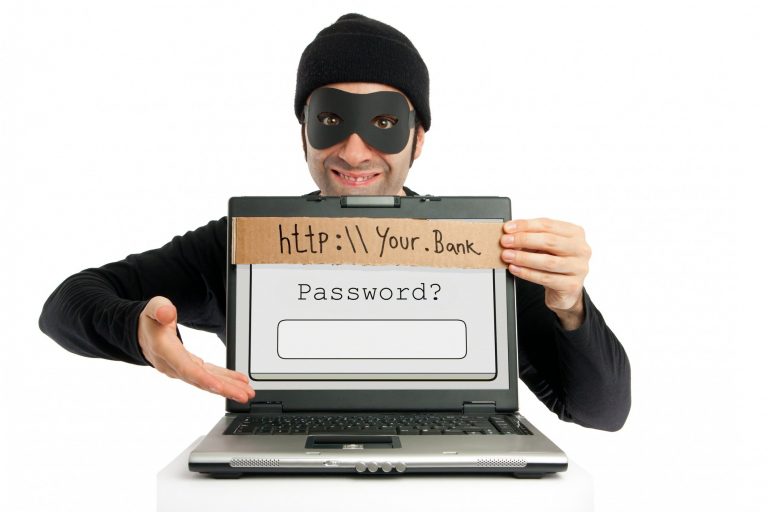 Hakeriai “atkasė” slaptažodį iš po žemių