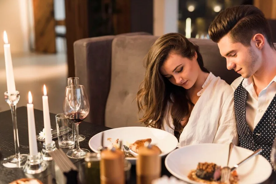 couple having dinner restaurant 23 2148018852 1 Straipsniai.lt