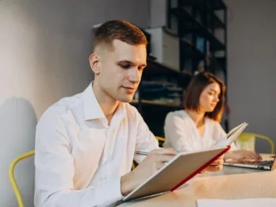 female-male-collegues-working-office