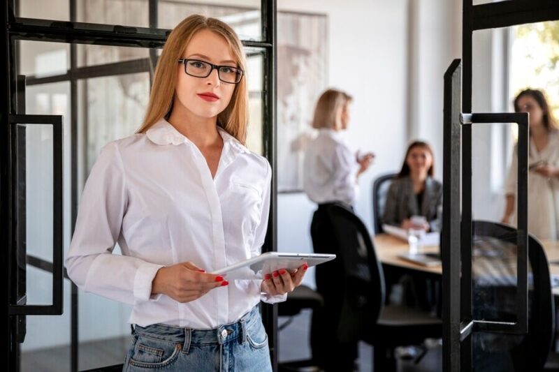 front-view-corporate-woman-with-tablet