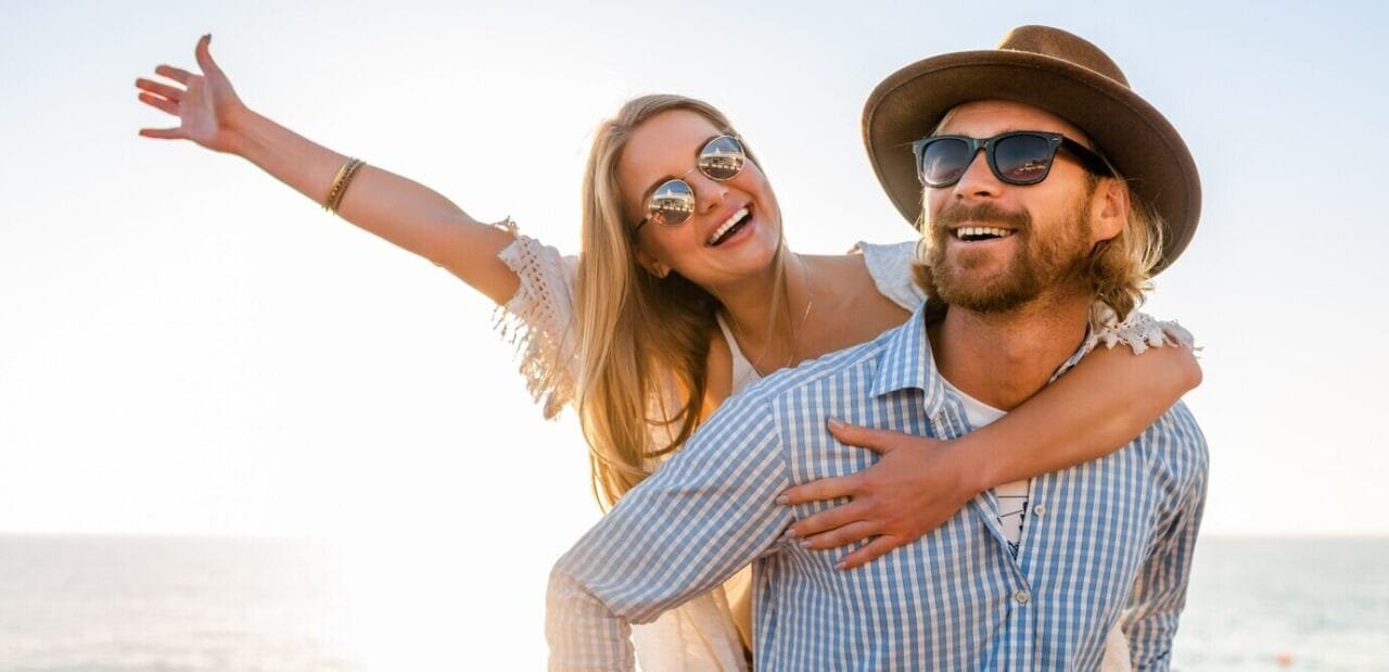 Happy Couple Laughing Traveling Summer By Sea Man Woman Wearing Sunglasses 285396