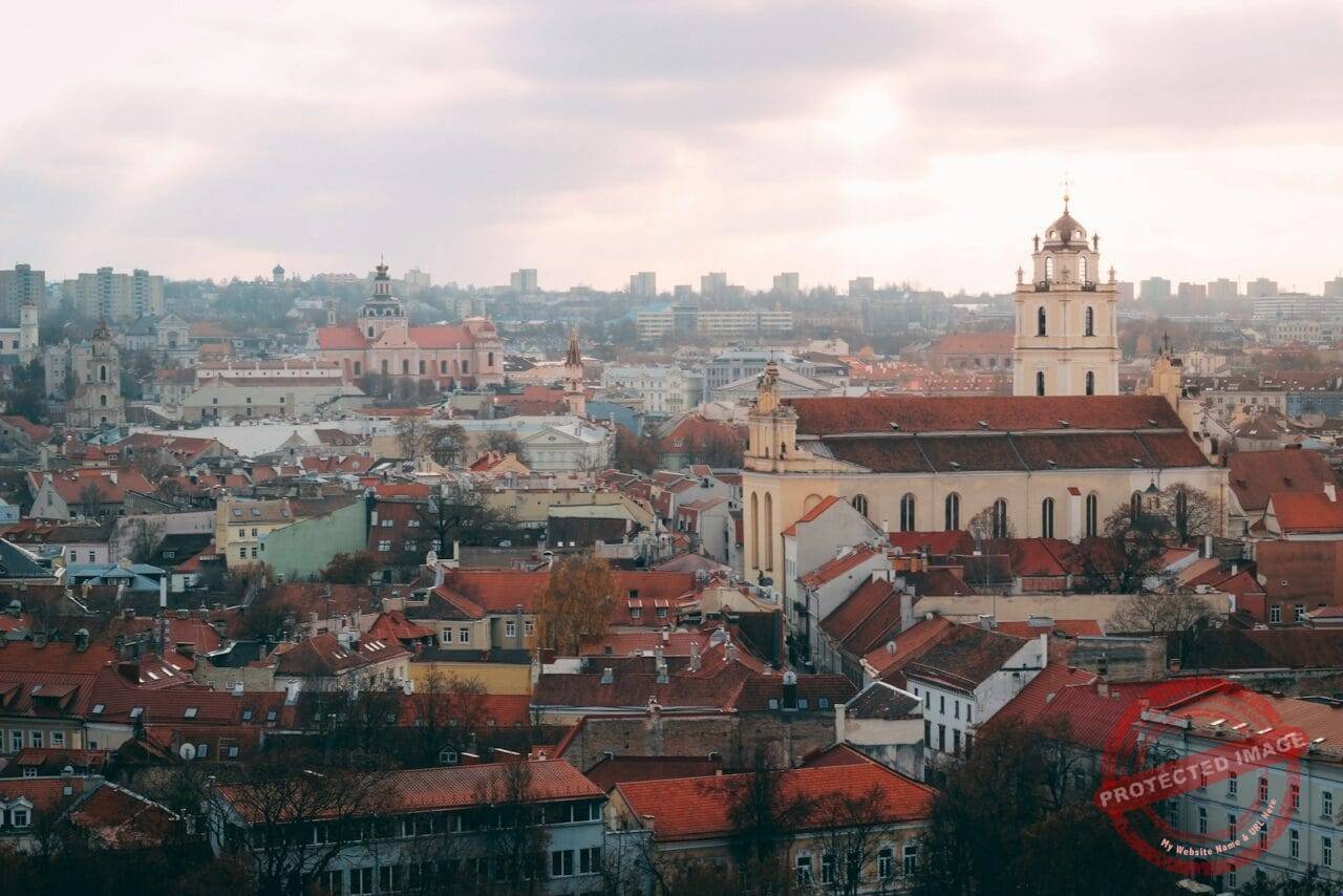 a city with many buildings
