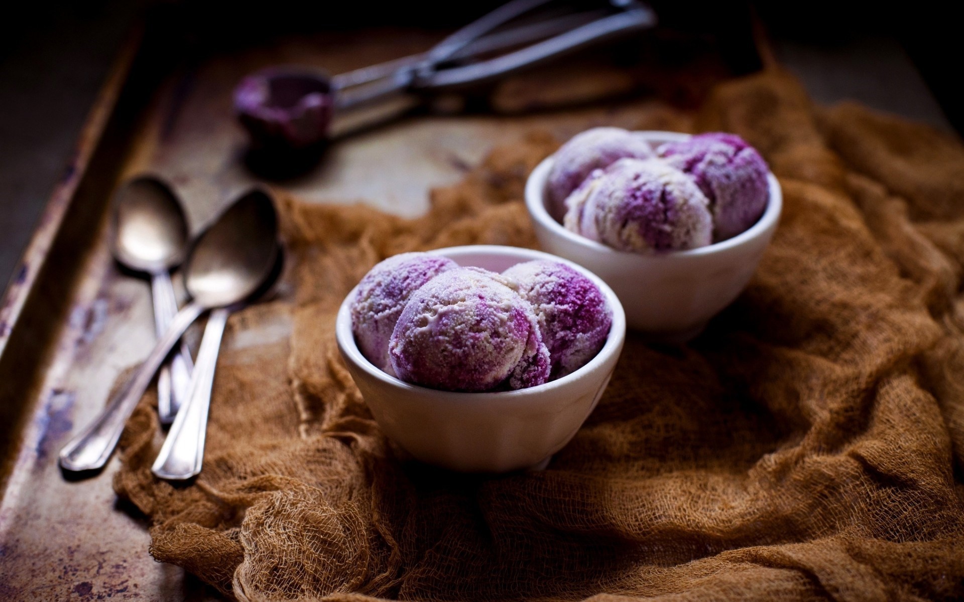 ice cream blueberries bowls Straipsniai.lt