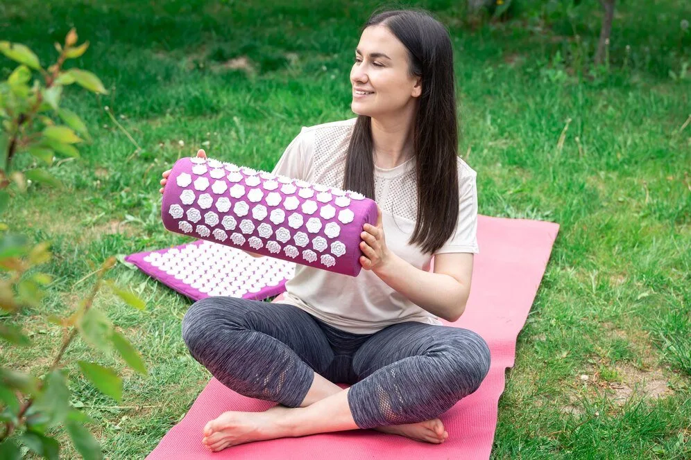 massage mat relaxation treatment female hands garden 169016 36962 Straipsniai.lt