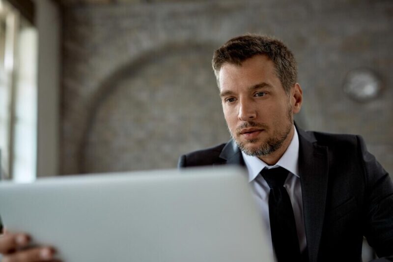 pensive-entrepreneur-reading-email-computer-office