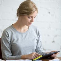 portrait-attractive-woman-working-with-tablet_1163-2560