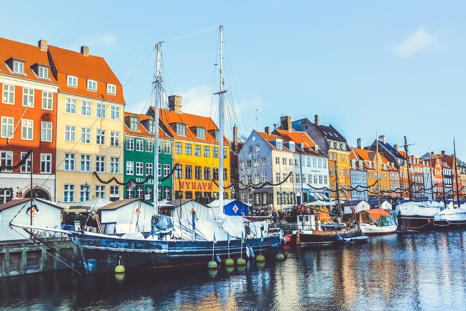 blue and white boat near buildings at daytime