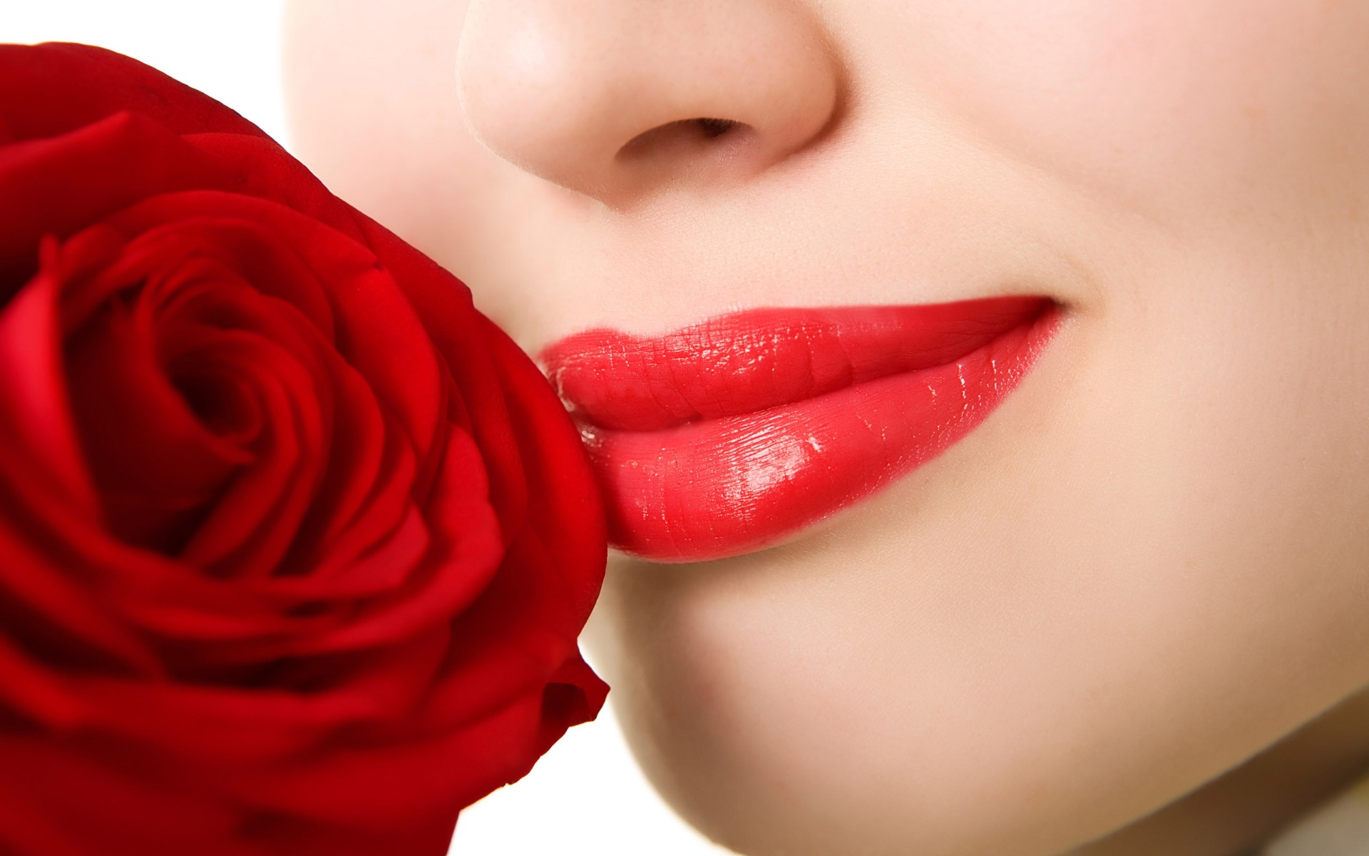 red rose red lips Straipsniai.lt