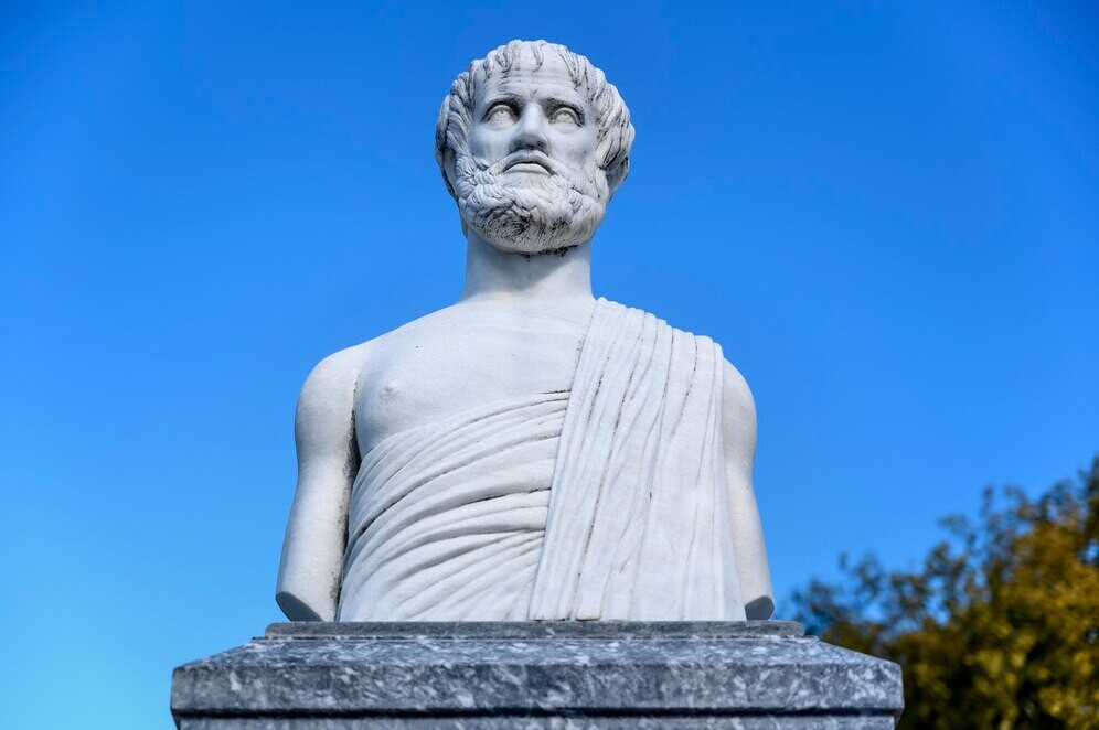 statue-aristotle-olympiada-village-halkidiki-greece_1268-16138