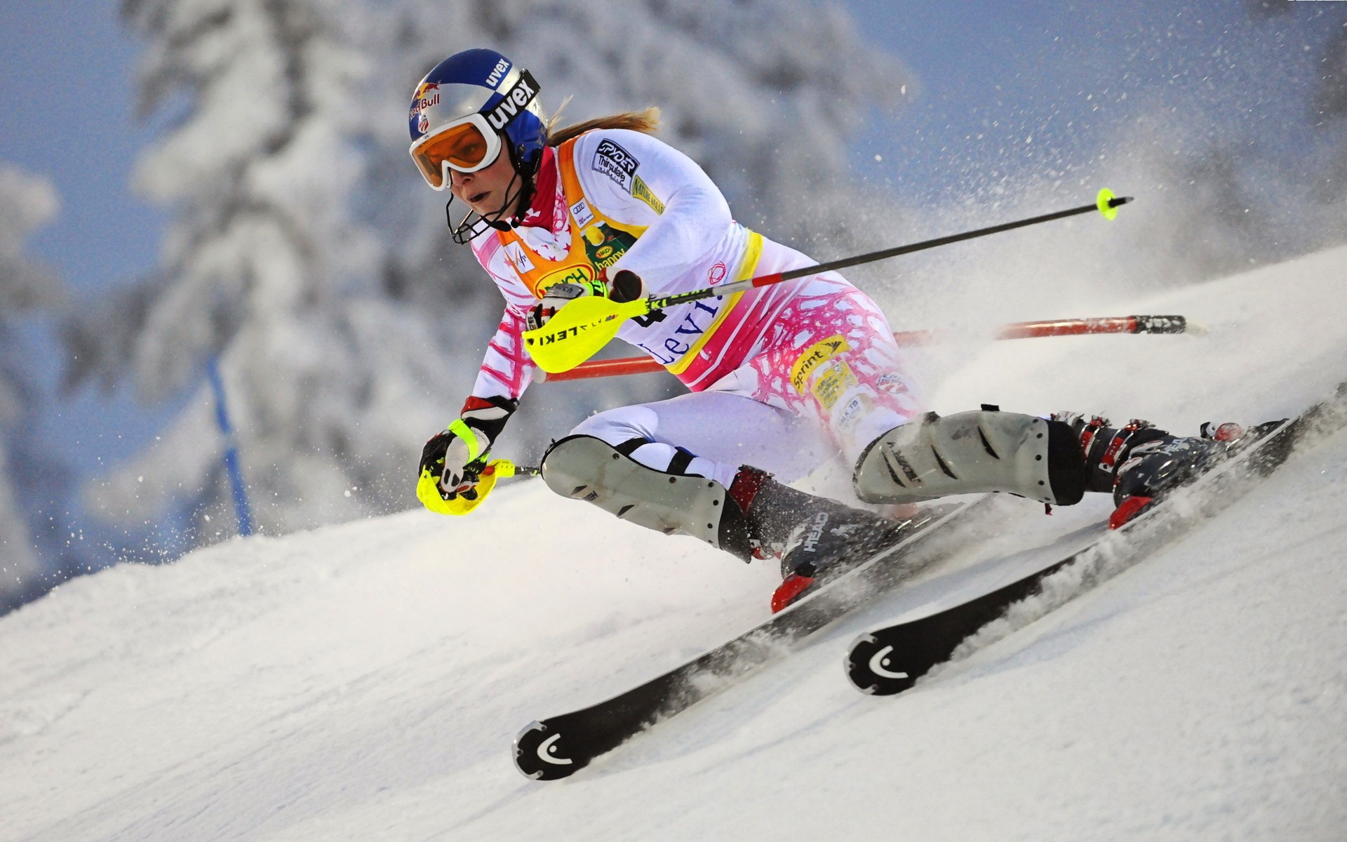 woman ski athlet racing with yellow gloves Straipsniai.lt