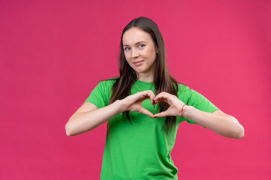 young beautiful girl wearing green t shirt making romantic Straipsniai.lt