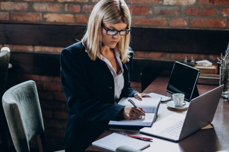 young-business-woman-working-computer-cafe